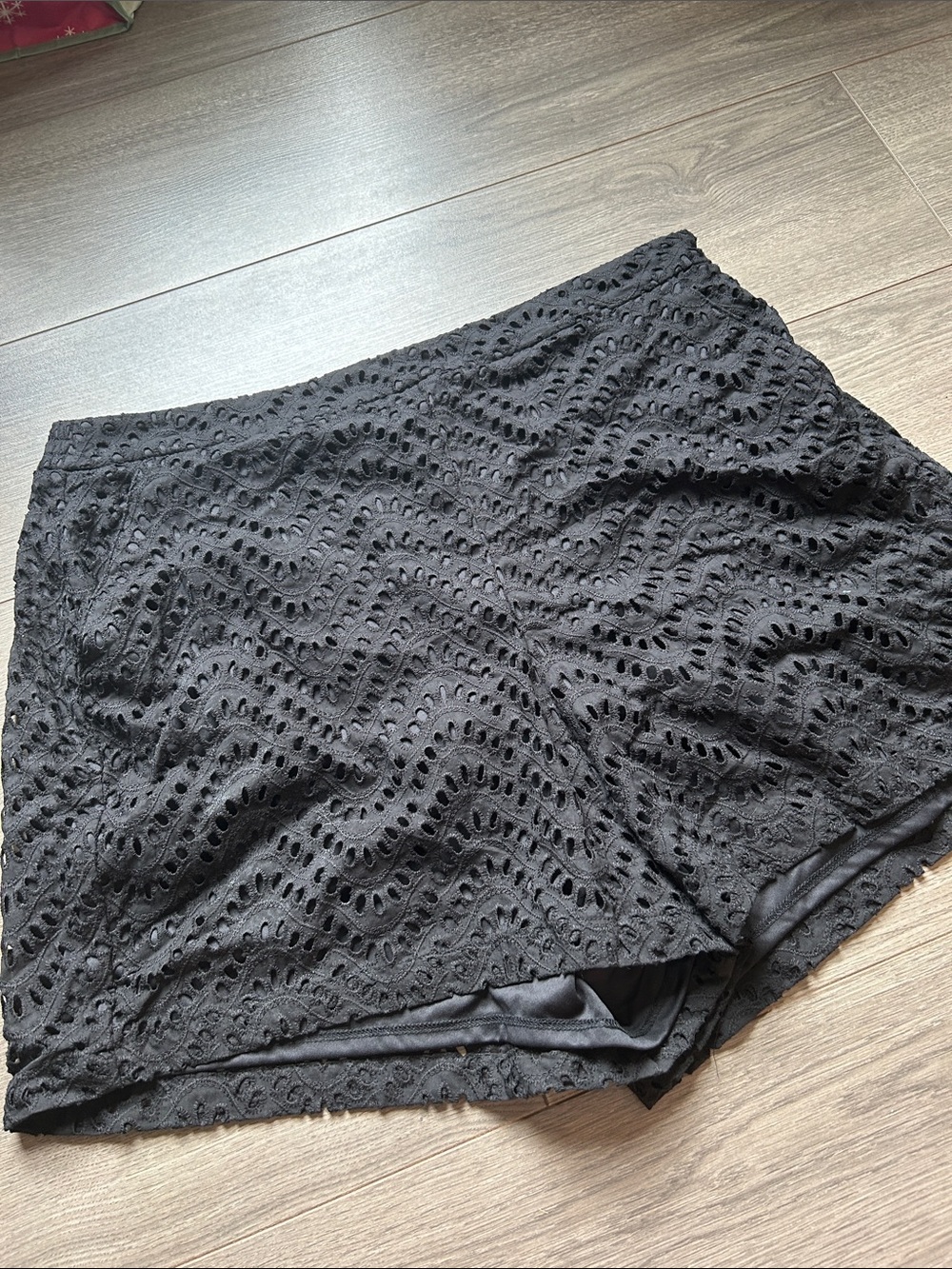 Vera Wang Black Eyelet Lace Overlay Shorts